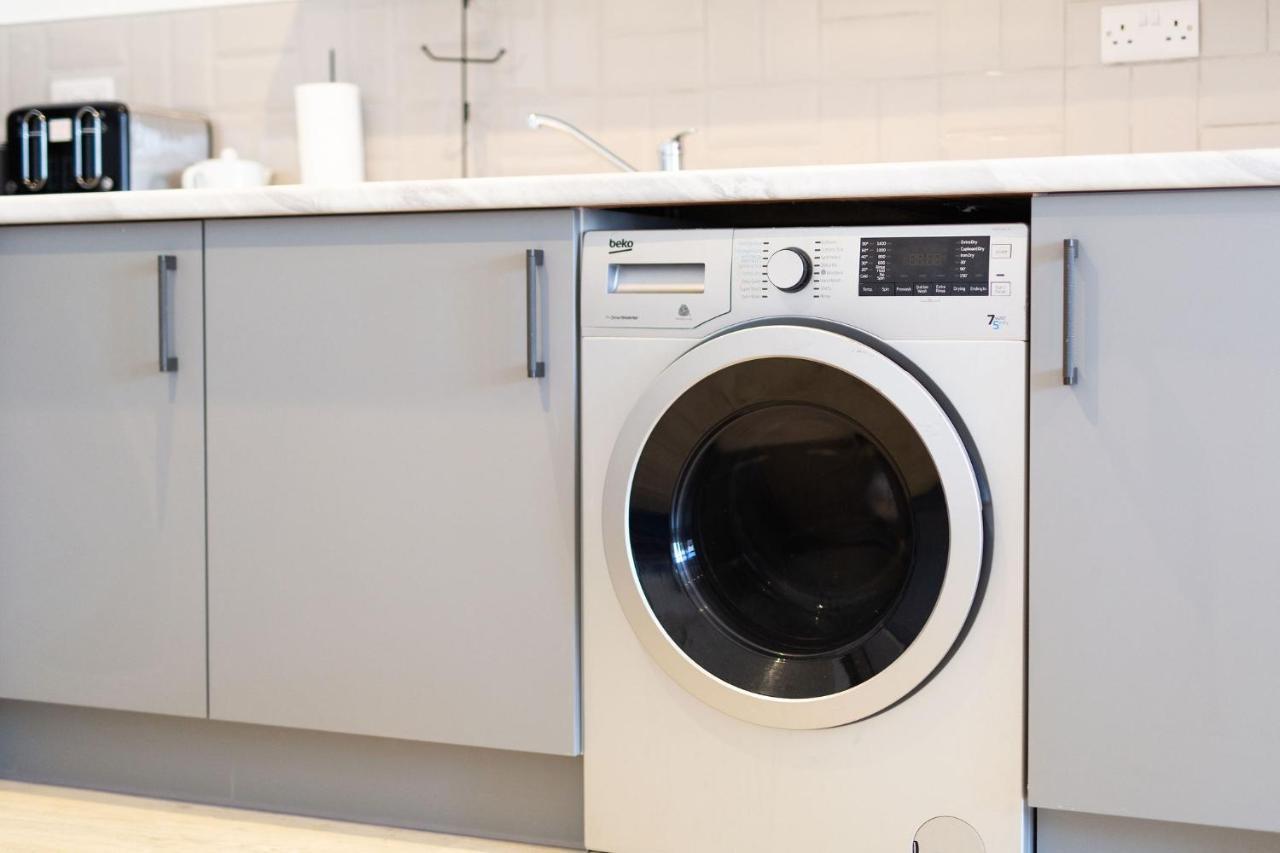 The Kingsway- 2 Bedroom Central Swansea Apartments By Stayright エクステリア 写真