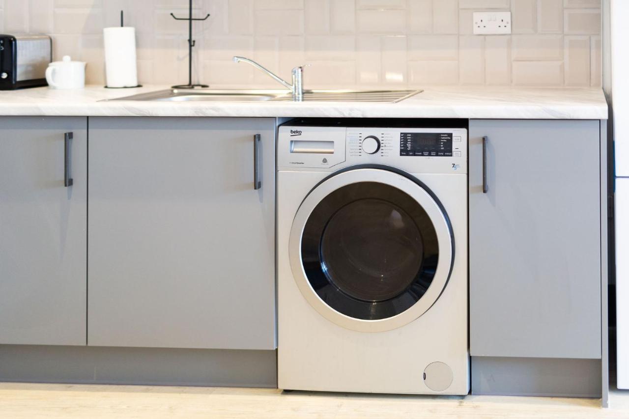 The Kingsway- 2 Bedroom Central Swansea Apartments By Stayright エクステリア 写真