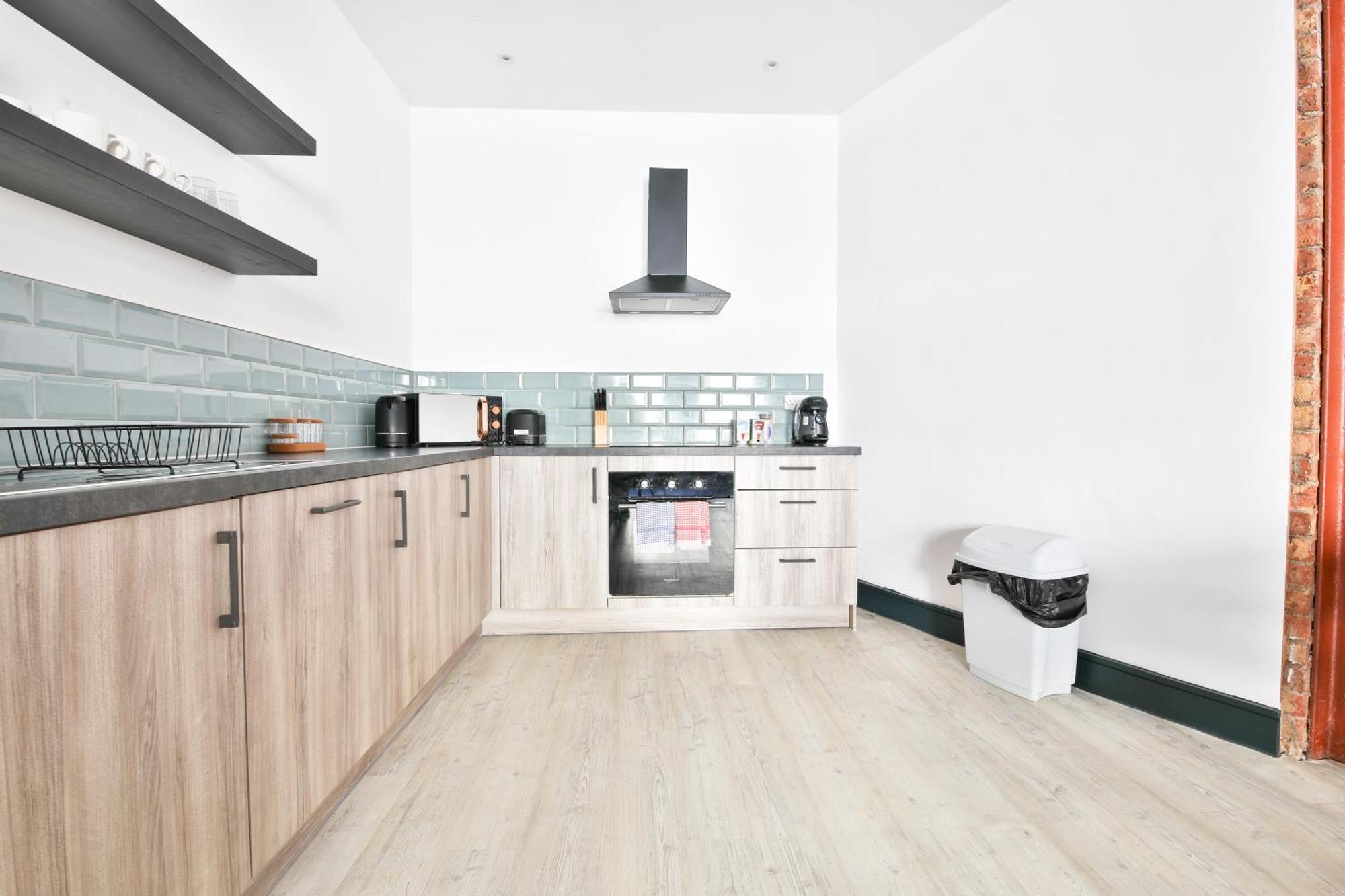 The Kingsway- 2 Bedroom Central Swansea Apartments By Stayright エクステリア 写真