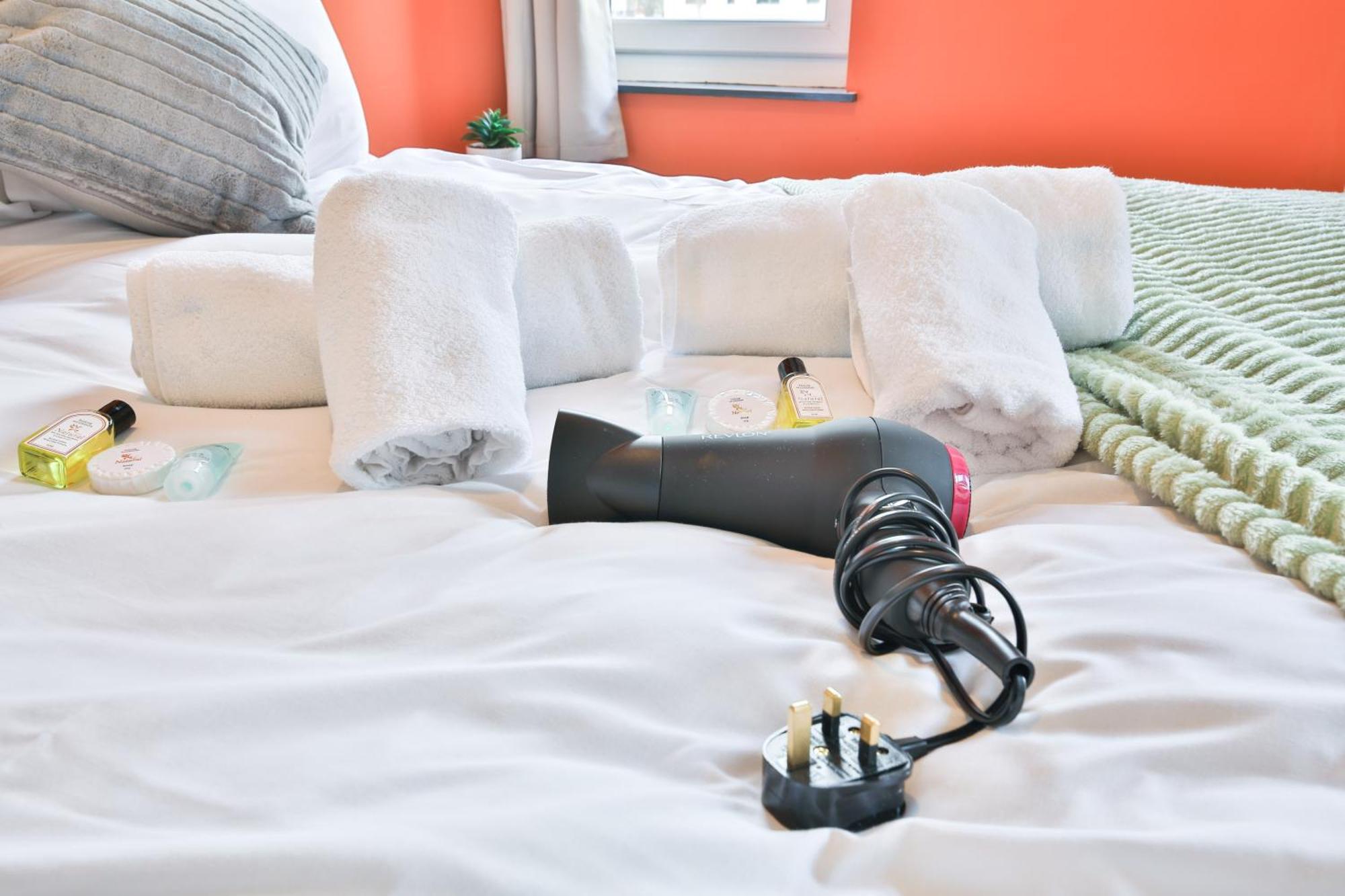 The Kingsway- 2 Bedroom Central Swansea Apartments By Stayright エクステリア 写真
