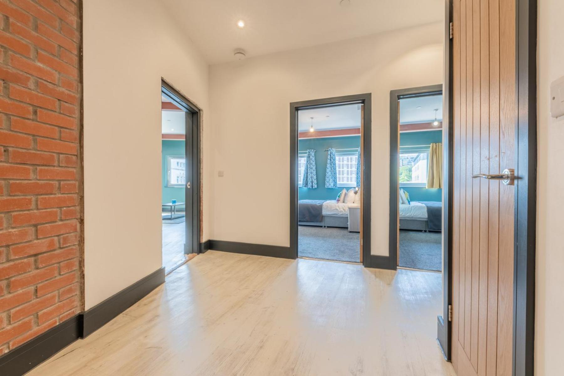 The Kingsway- 2 Bedroom Central Swansea Apartments By Stayright エクステリア 写真