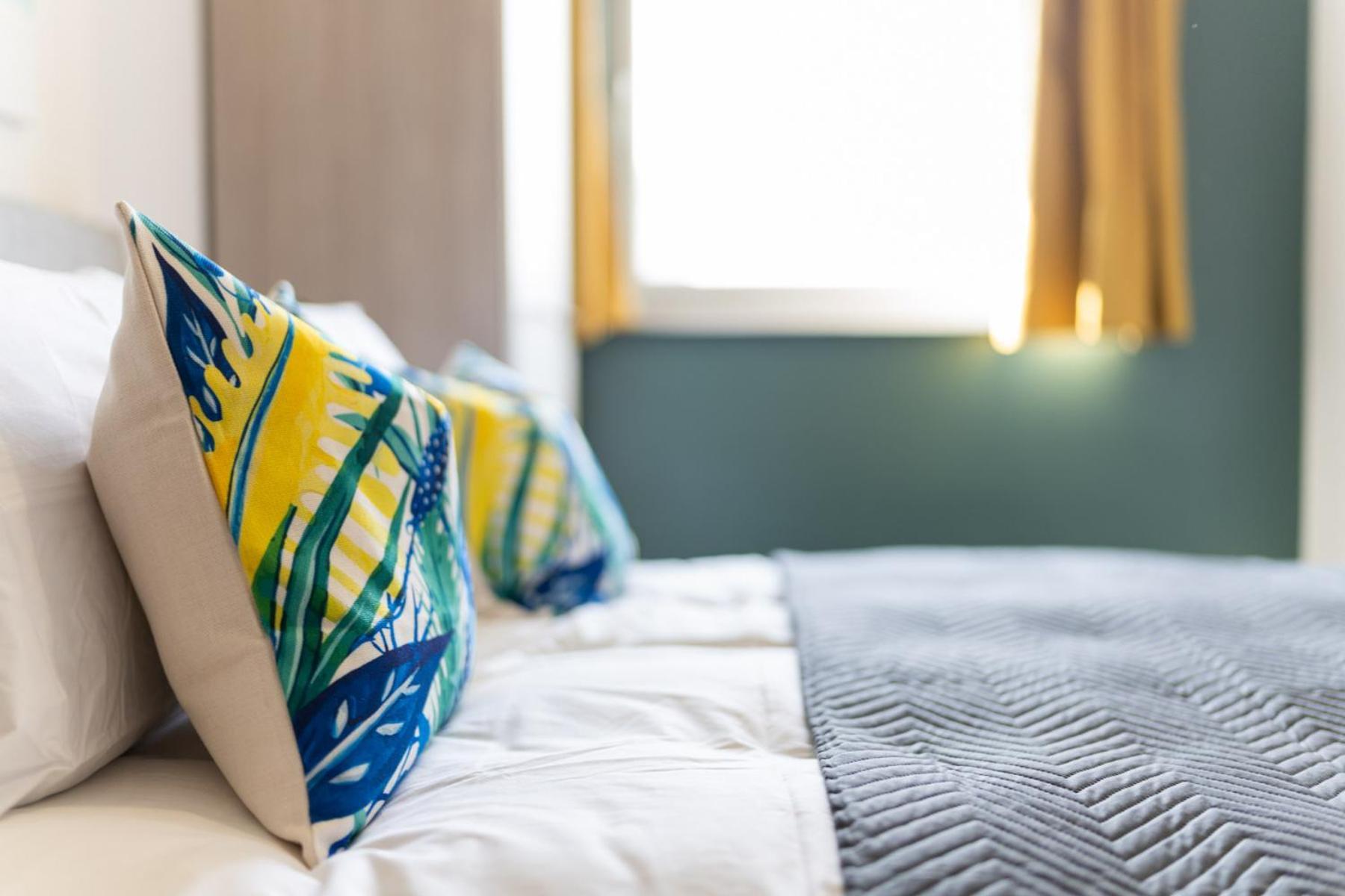 The Kingsway- 2 Bedroom Central Swansea Apartments By Stayright エクステリア 写真