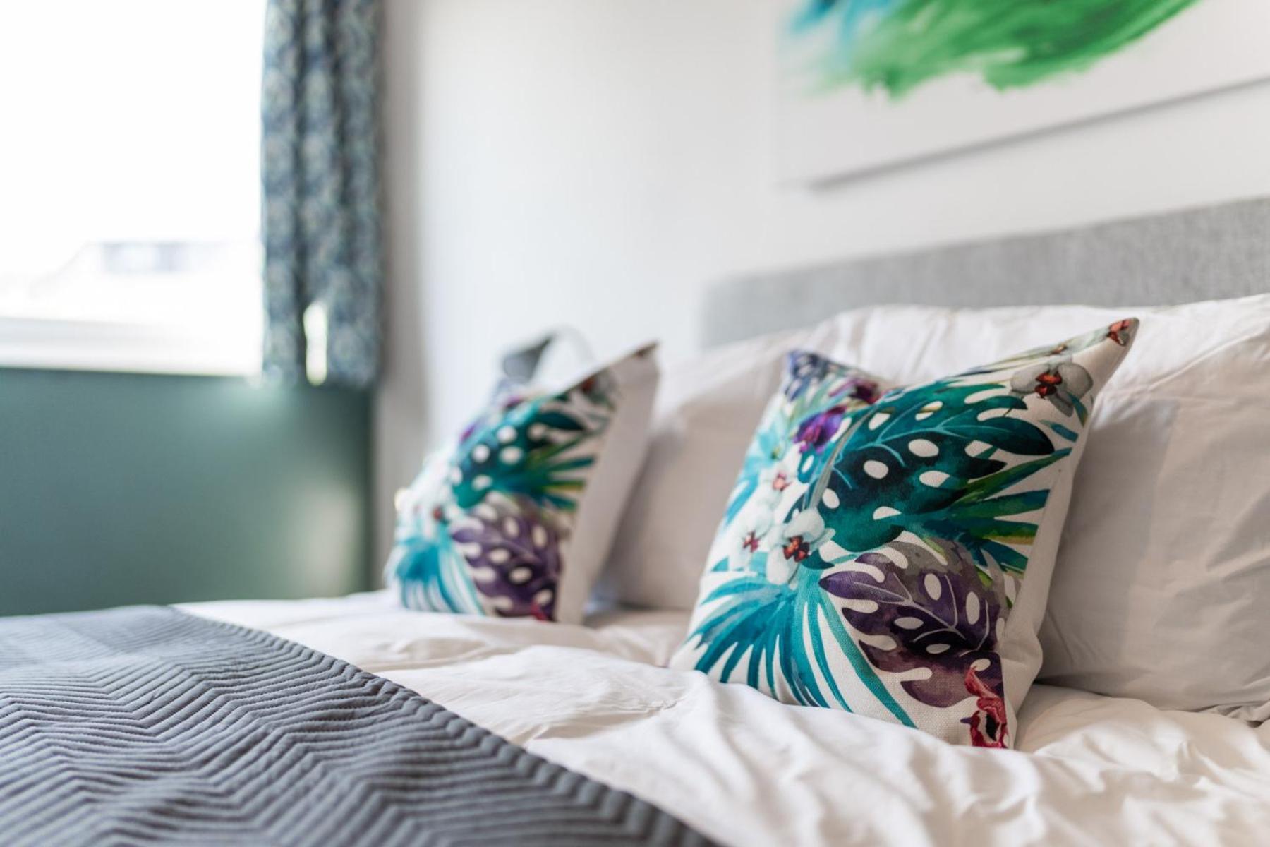 The Kingsway- 2 Bedroom Central Swansea Apartments By Stayright エクステリア 写真