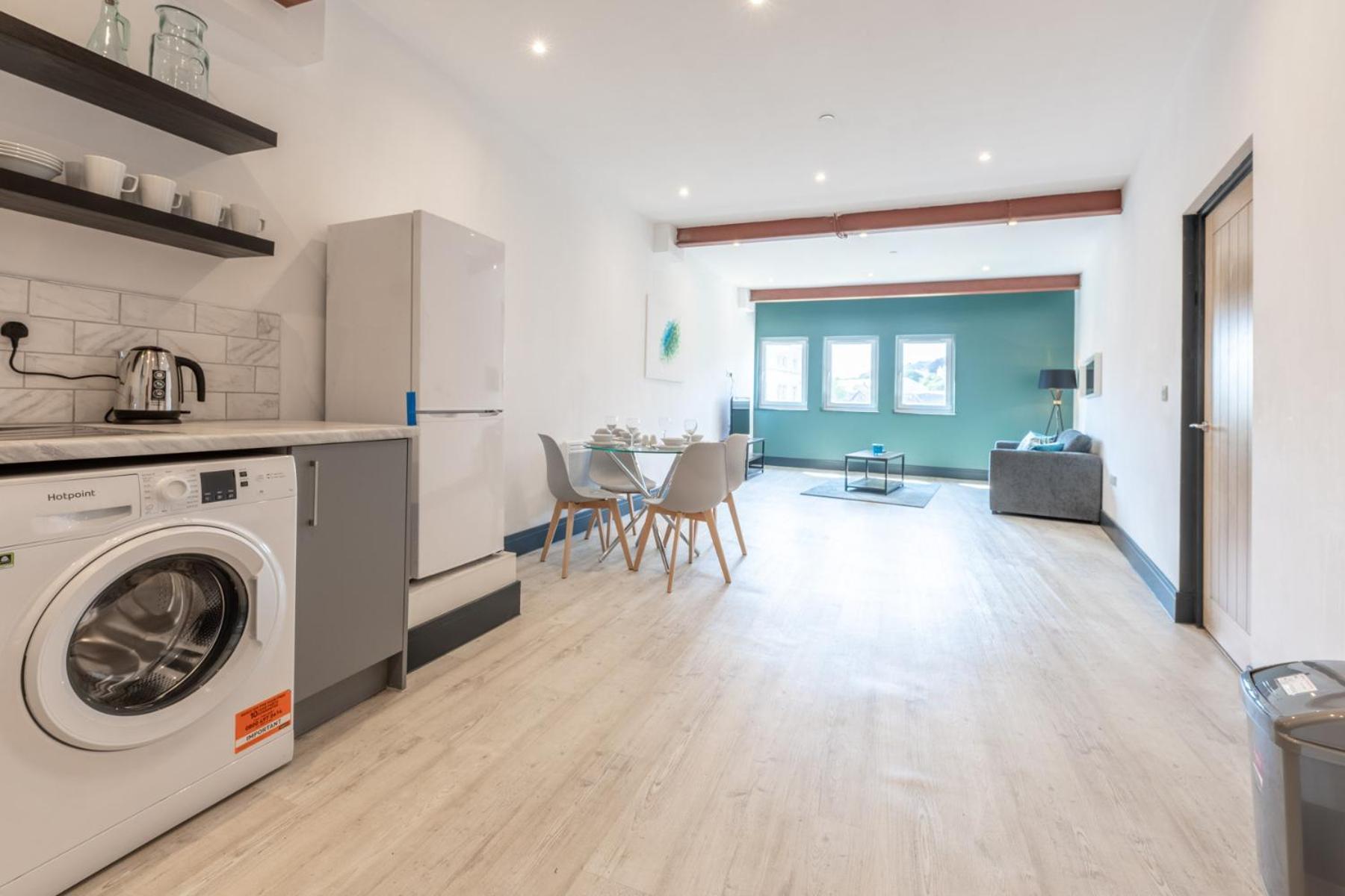 The Kingsway- 2 Bedroom Central Swansea Apartments By Stayright エクステリア 写真