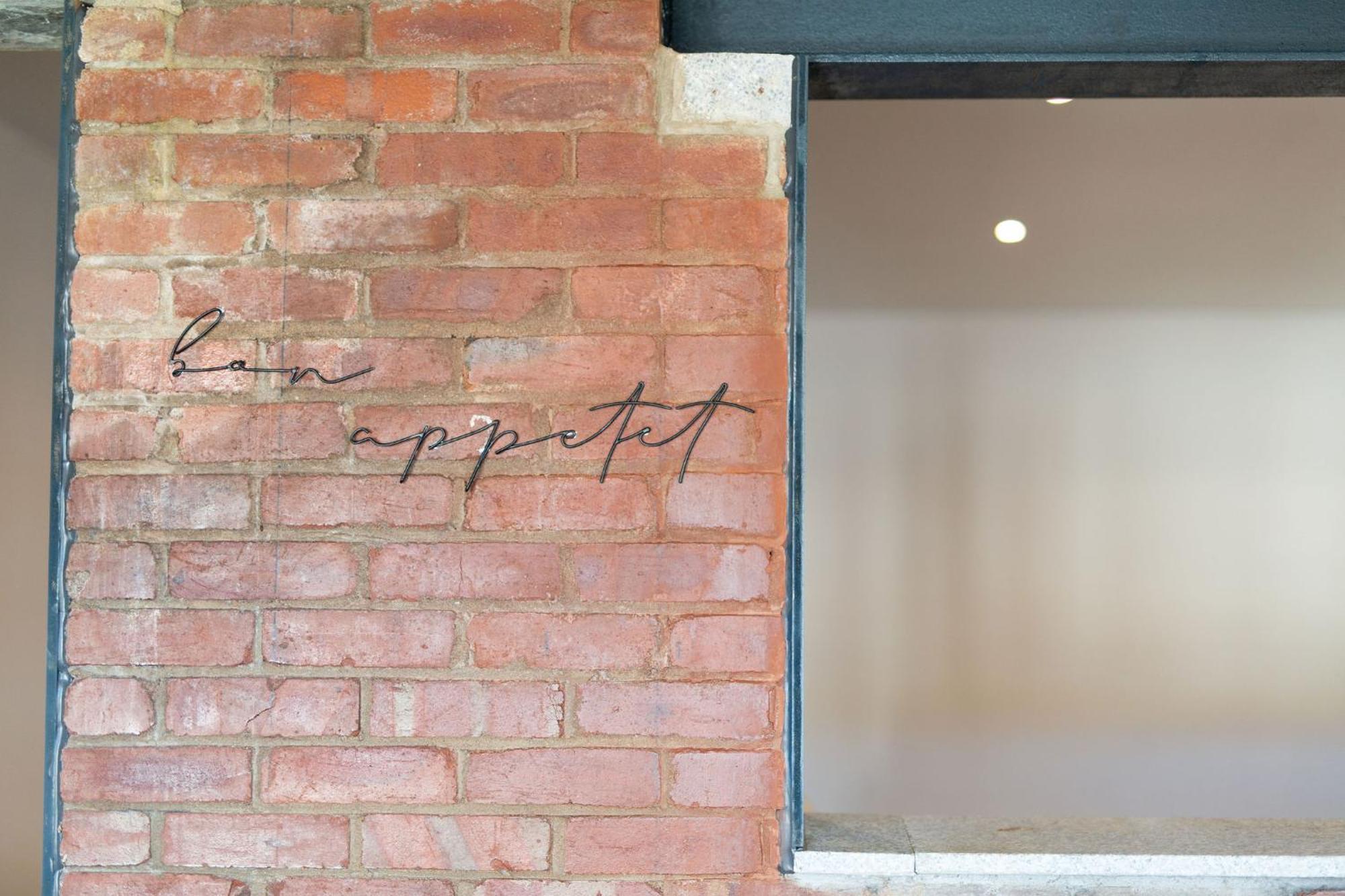 The Kingsway- 2 Bedroom Central Swansea Apartments By Stayright エクステリア 写真