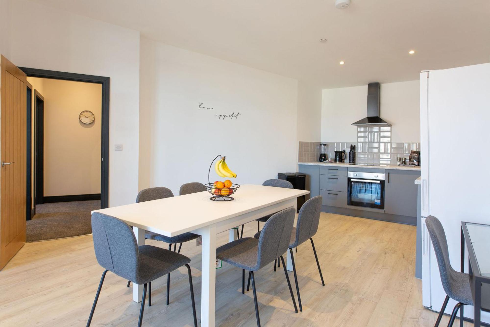 The Kingsway- 2 Bedroom Central Swansea Apartments By Stayright エクステリア 写真