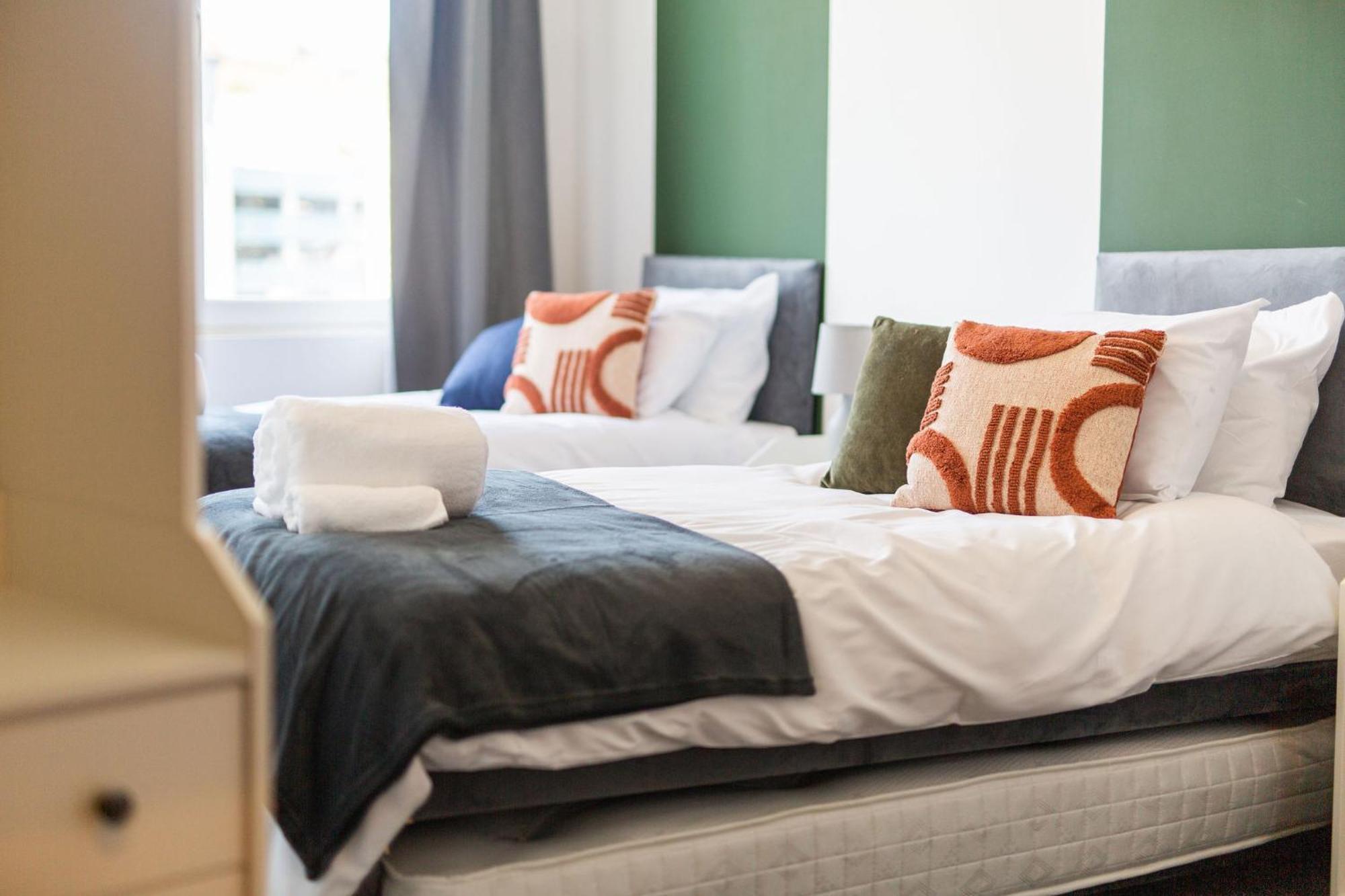 The Kingsway- 2 Bedroom Central Swansea Apartments By Stayright エクステリア 写真