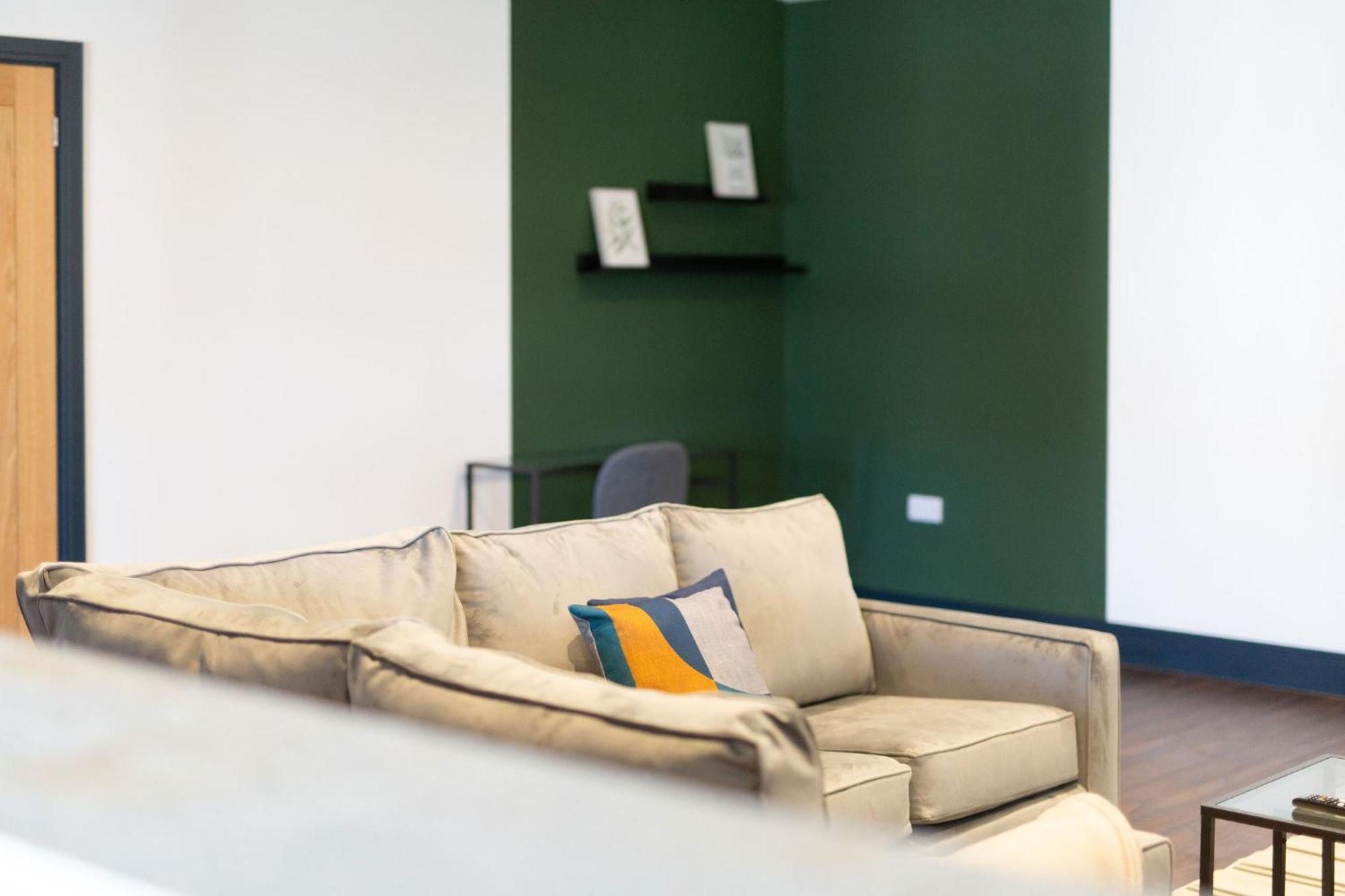 The Kingsway- 2 Bedroom Central Swansea Apartments By Stayright エクステリア 写真