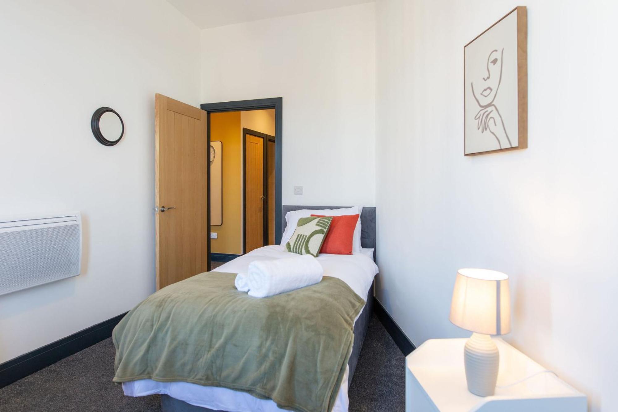 The Kingsway- 2 Bedroom Central Swansea Apartments By Stayright エクステリア 写真